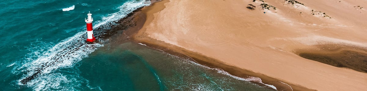Praia Península Galinhos Paisagem Rio Grande do Norte Farol Barcos Dunas Salinas Manguezais Ilhas Praias Rio Areia Mar Oceano Água Drone Aéreo Paradisíaco Viagem Turismo Turístico Nordeste Brasil