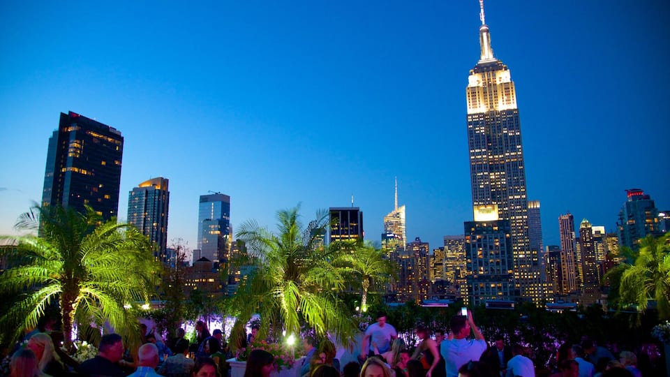 Midtown West caracterizando uma cidade e vida noturna