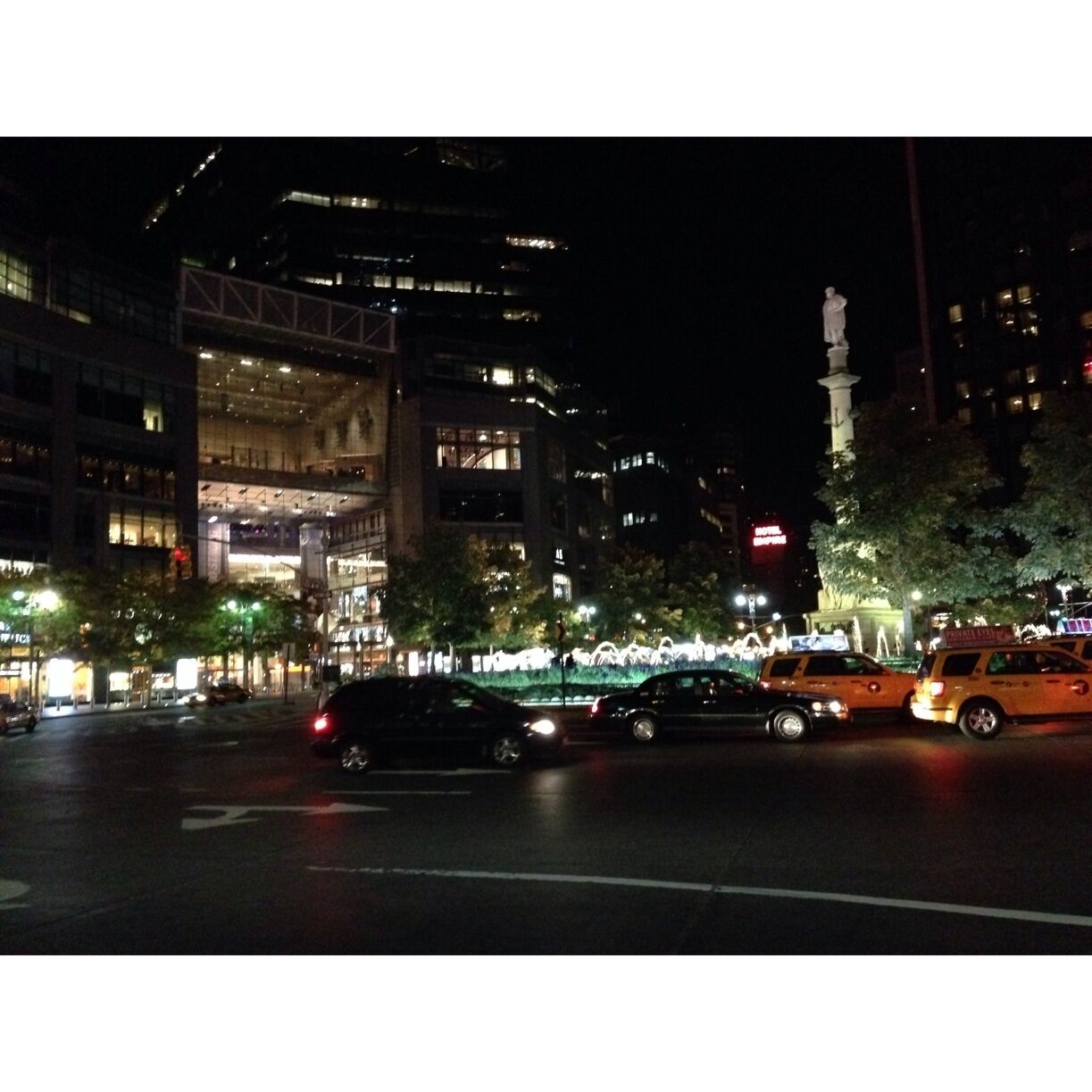 Beautiful park !! For all u tourists .. Watch crossing the street it can be hazardous to ur health .. 