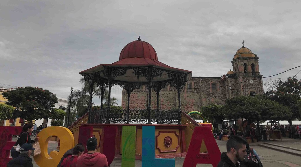 Tequila is best known as being the birthplace of the drink that bears its name, “tequila,” which is made from the blue agave plant, native to this area. The heart of the plant contains sugars and had been used by native peoples here to make a fermented drink. After the Spanish arrived, they took this fermented beverage and distilled it, producing the tequila known today.