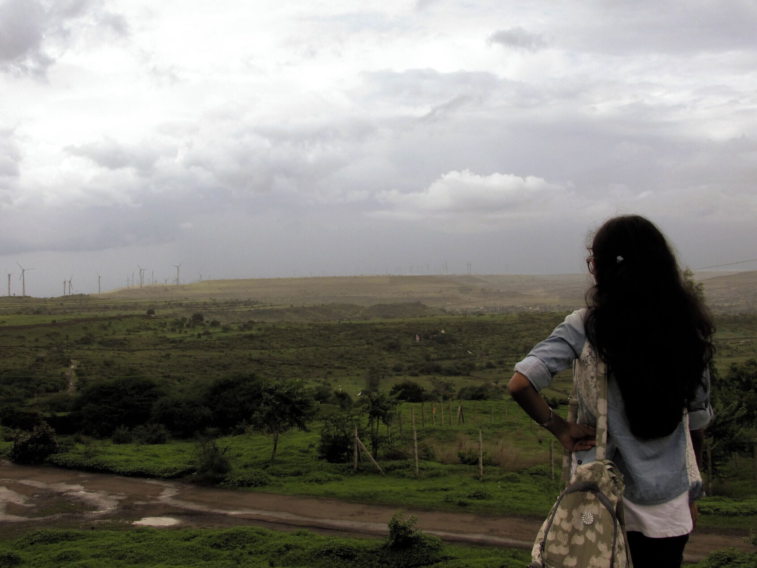 It is the tomb of Salabat Khan known locally as Chand Bibi Mahal. This place has a beautiful view of the distant windmills. And looks dramatic during monsoon.
#InsideTravellersShoes