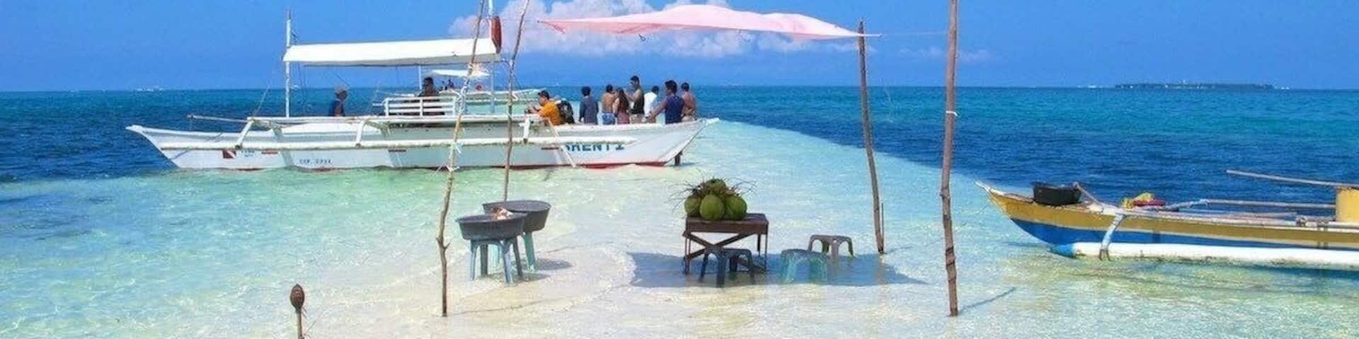 Virgin Island in bohol is one of the best sand bar ive ever seen, Worthwhile experience. The sandbar is good for taking photos. Please bring extra money to buy from the locals who sell refreshments (coconut juice) and pearls .
#beachtips
#BVSBlue
#beachlover
#virginislandbohol