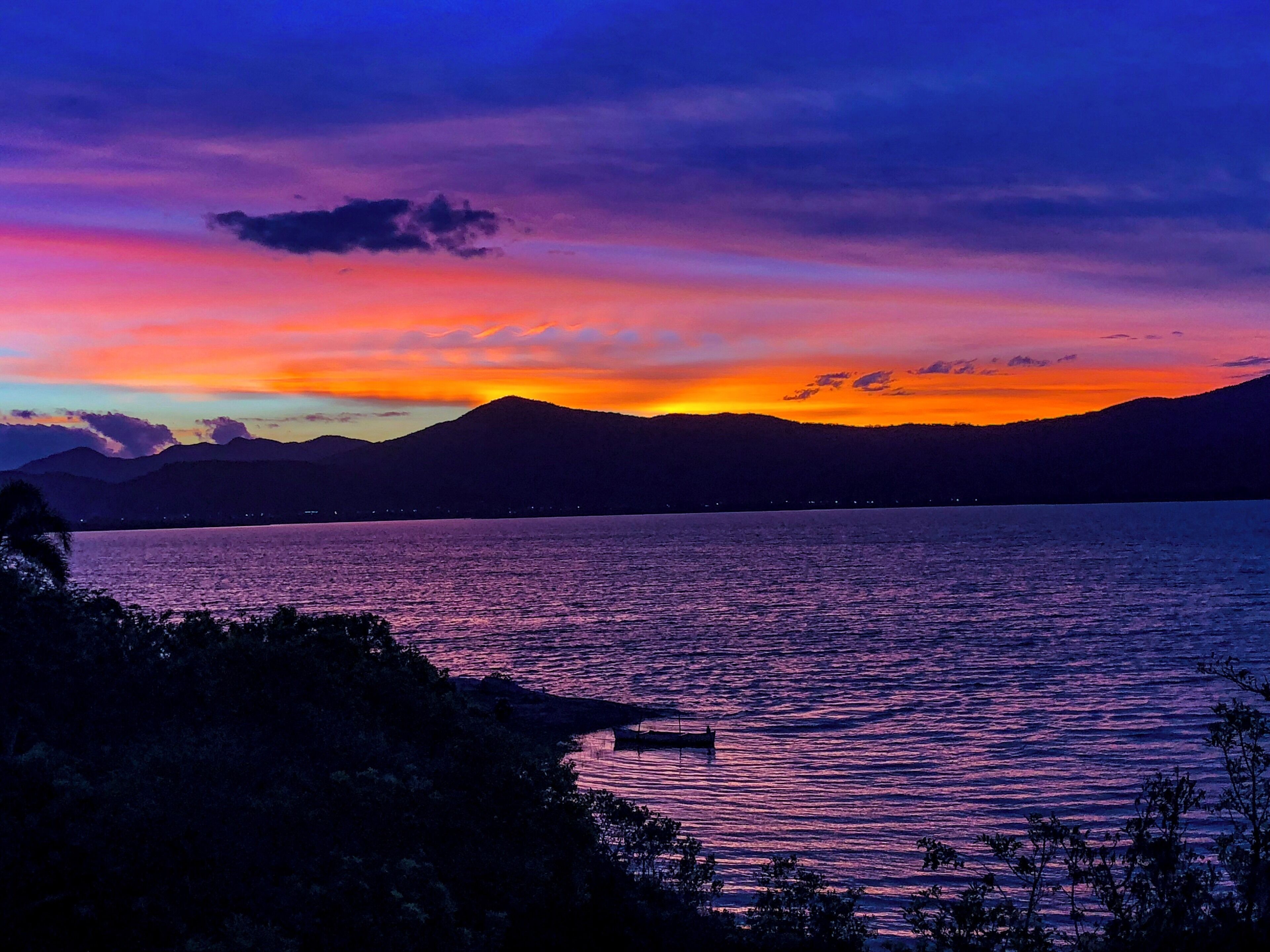 Lagoa encantada - Garopaba/SC - Brasil.
.
.
.
#garopaba #brasil #lake #sunset #colours