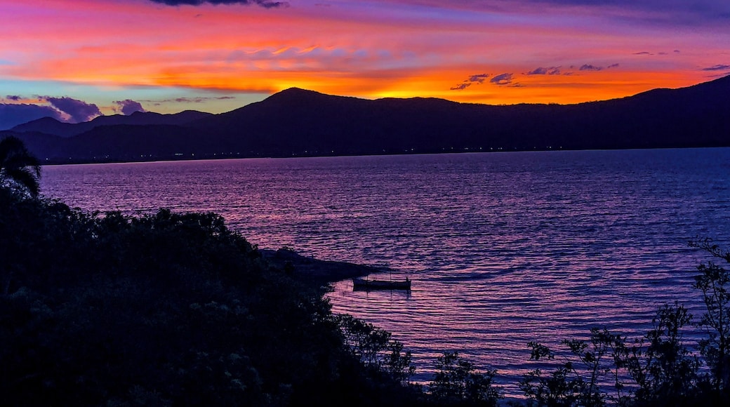 Lagoa encantada - Garopaba/SC - Brasil.
.
.
.
#garopaba #brasil #lake #sunset #colours