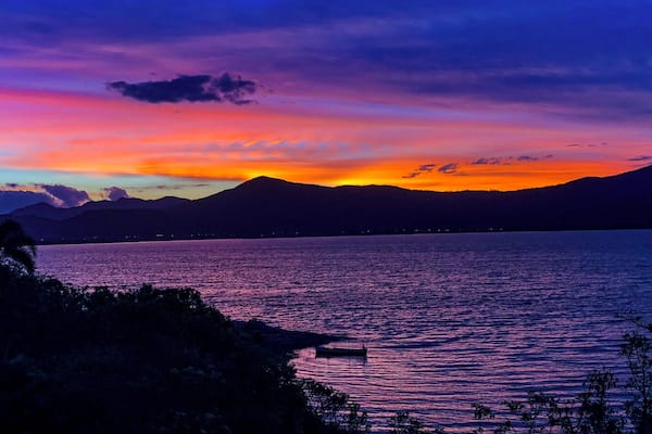 Lagoa encantada - Garopaba/SC - Brasil.
.
.
.
#garopaba #brasil #lake #sunset #colours