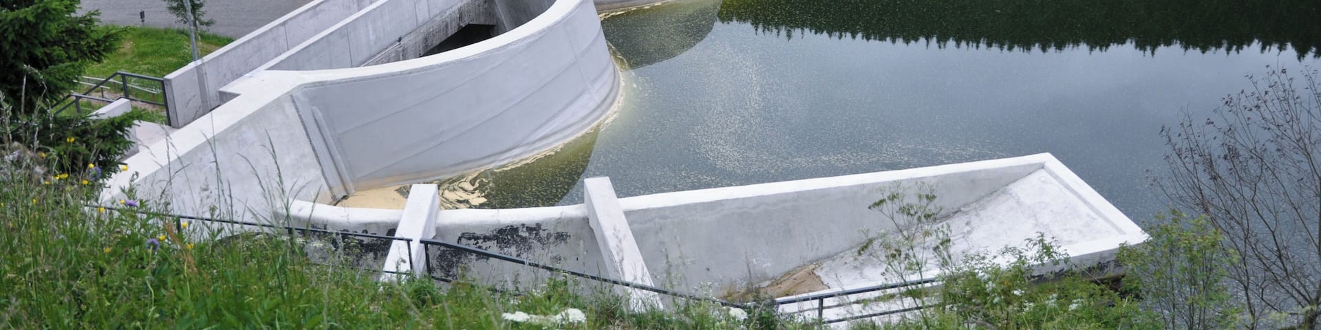 Buttress dam Linachtalsperre, Vöhrenbach, district Schwarzwald-Baar-Kreis, Baden-WĂŒrttemberg, Germany