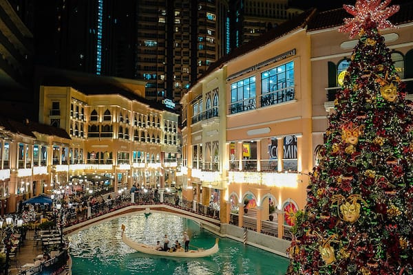 The mallâs grand canal offers mall guests an Italian experience with gondola ride tours by singing gondoliers.
The mall also has replicas of St. Markâs Campanile in Piazza San Marco, the Rialto Bridge, which is inspired by the famous bridge in Venice and the Ponte de Amore bridge, where mall guests can participate at the mallâs love locks installation.