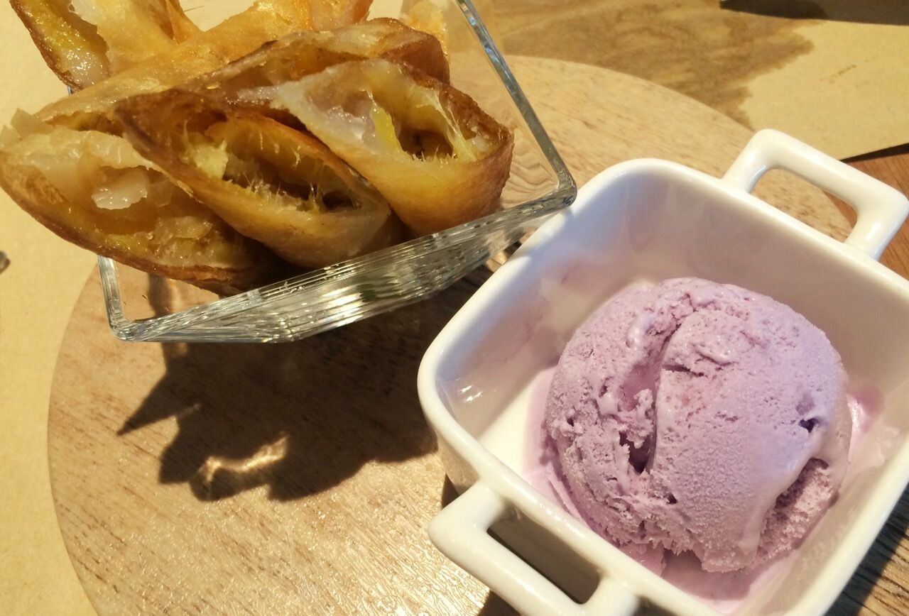 One of the Filipinos Delicacies... 

Turon (Tagalog pronunciation: [tuˈɾɔn]; Spanish: turrón de banana or turrón de plátano), also known aslumpiyang saging (Filipino for banana lumpia), is aPhilippine snack made of thinly sliced bananas (preferably saba or Cardaba bananas) and a slice of jackfruit, dusted with brown sugar, rolled in a spring roll wrapper and fried. Other fillings can also be used, including sweet potato, mango, cheddar cheese and coconut.

Source: Wikipedia 