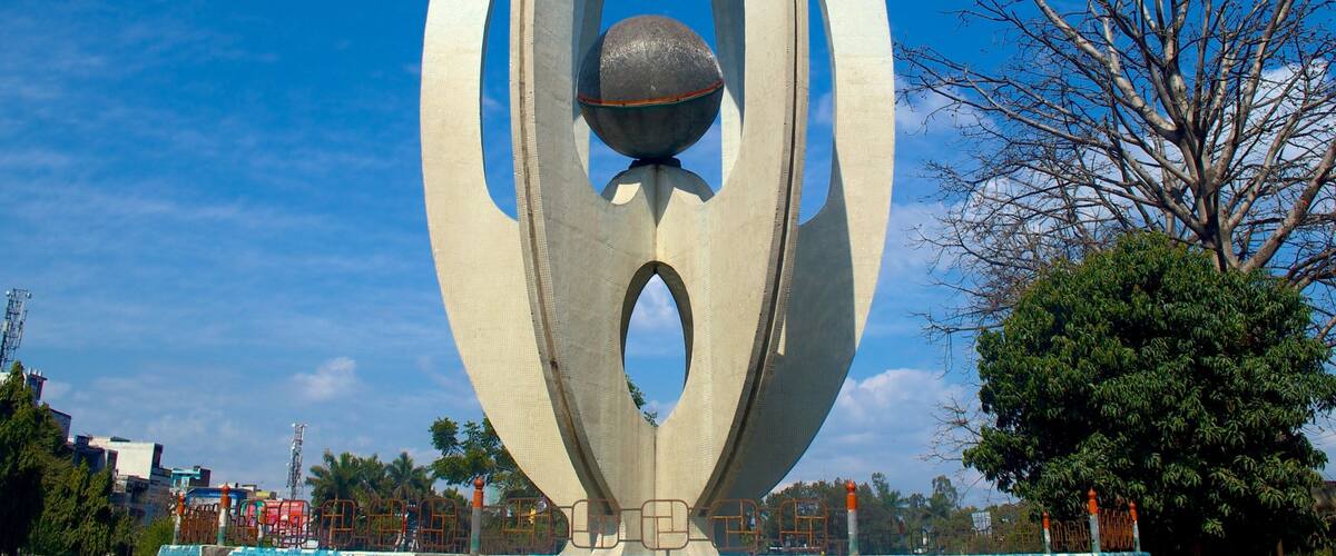 Rudrapur mostrando un monumento y arte al aire libre