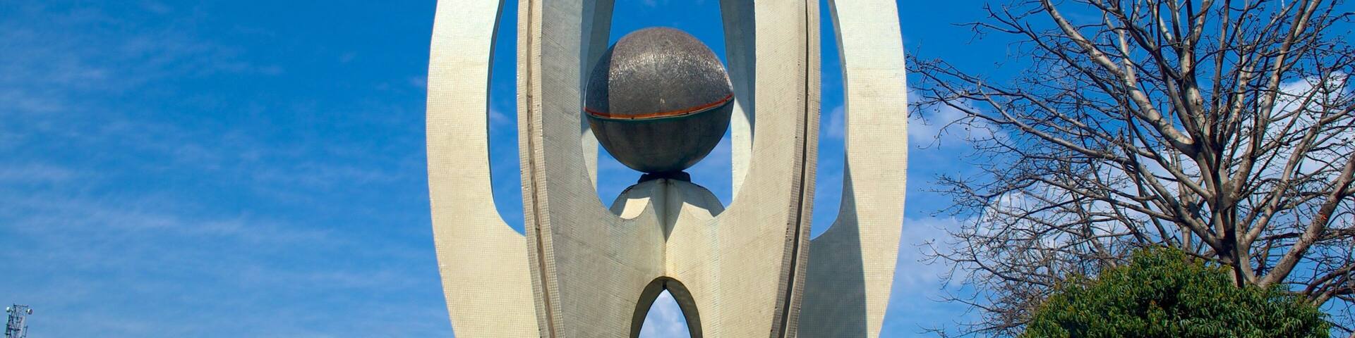 Rudrapur showing a monument and outdoor art