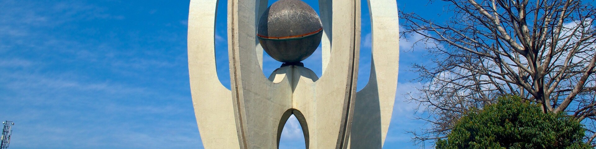 Rudrapur showing a monument and outdoor art