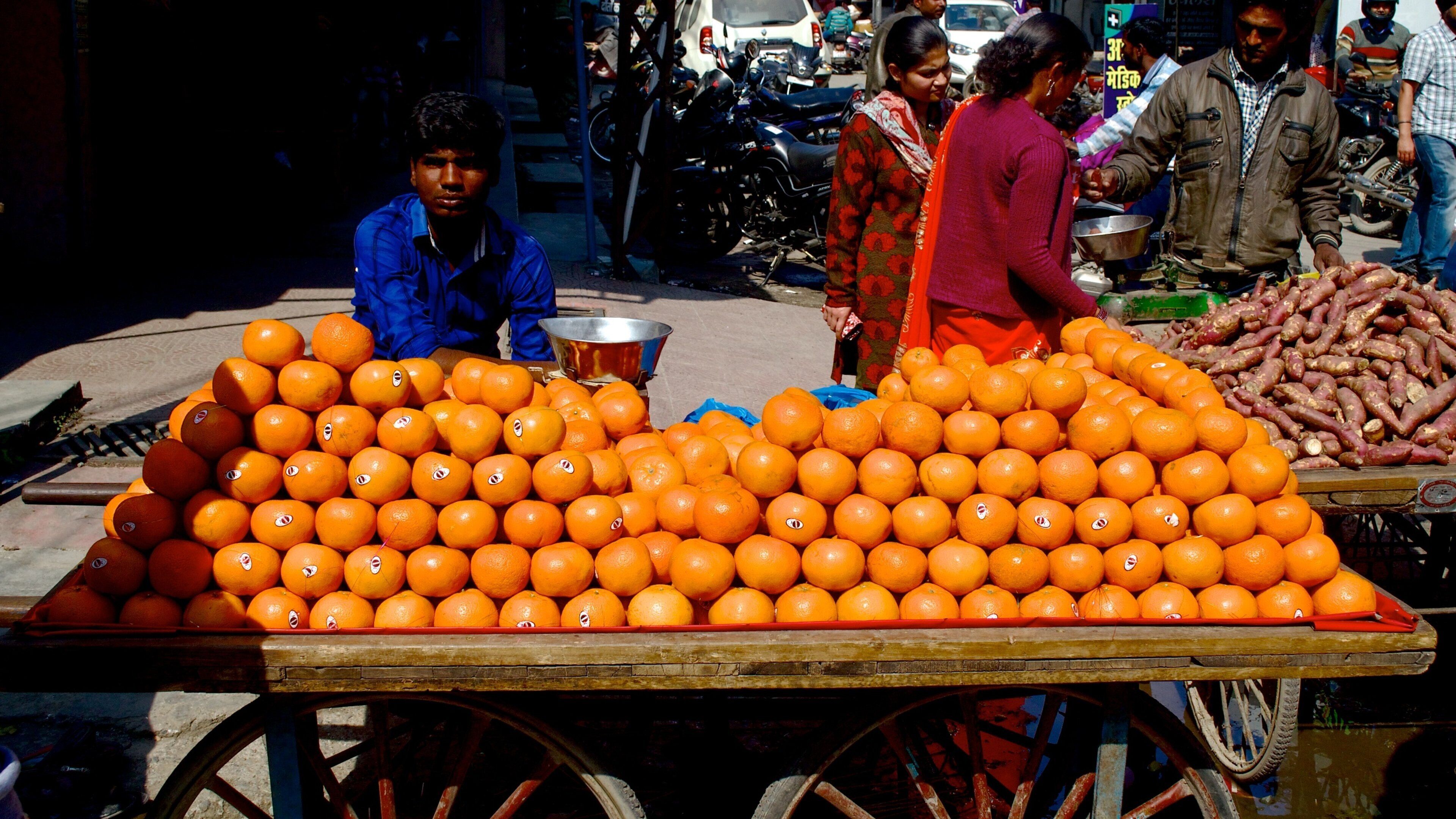 Rudrapur featuring markets and street scenes as well as a large group of people