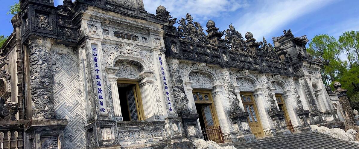 The building of the tomb