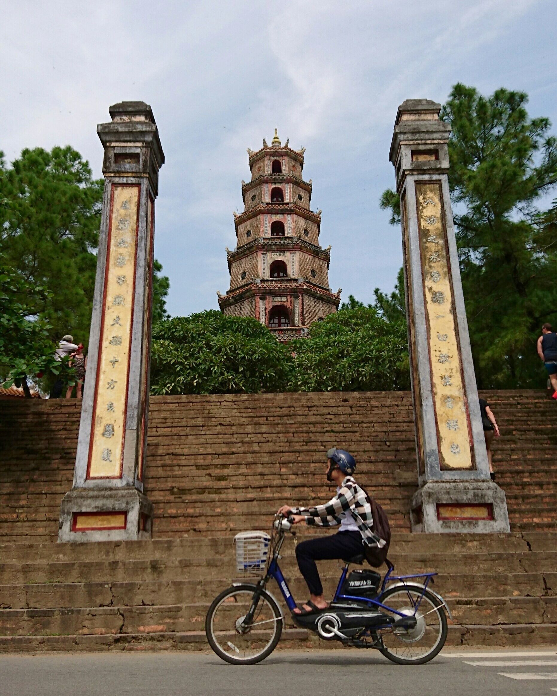 Legend has it that this is where the old lady foretold that a good lord will build a pagoda on this hill to pray for country's prosperity.