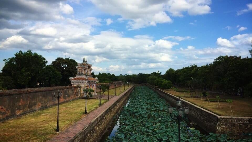 Warning: foreign tourists pay more than the locals. After the tour, you get very thirsty. Outside the citadel, there are nice Vietnamese people selling sugarcane juice.