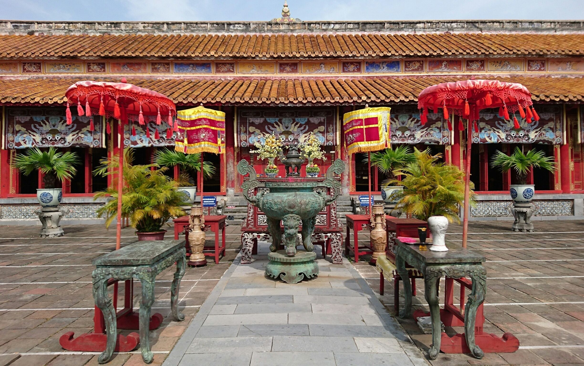 This place takes you back to Hue's royal history. 