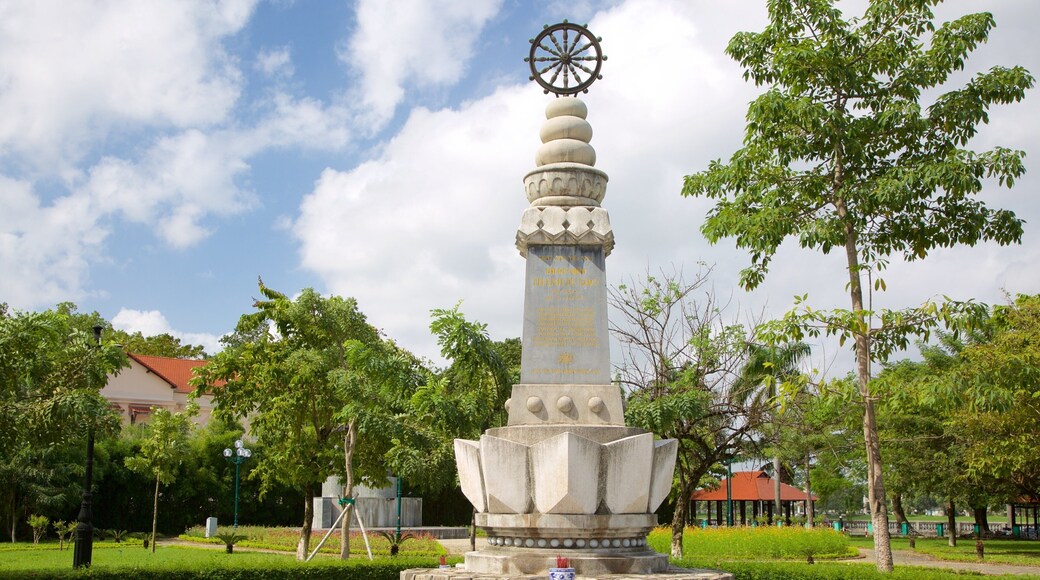 Hue City Centre featuring a statue or sculpture and a park