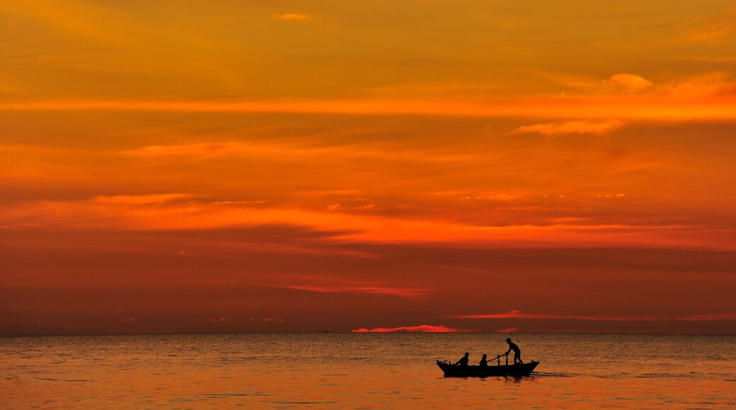 Waiting for the sunset and i got lucky with the boat.i thinking have a new favorite. #beach bound sweepstakes