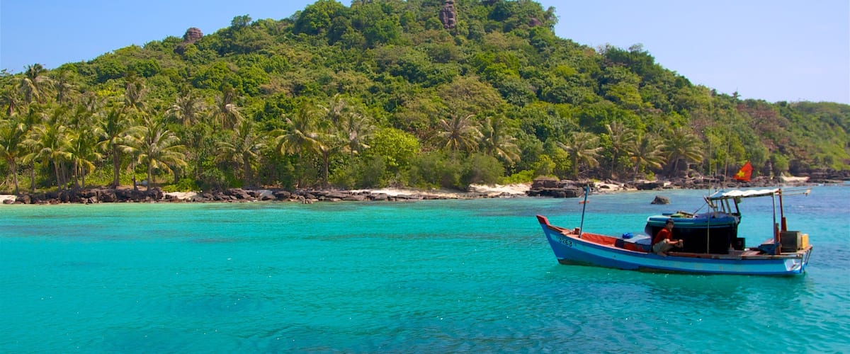 Vietnam showing boating, tropical scenes and general coastal views