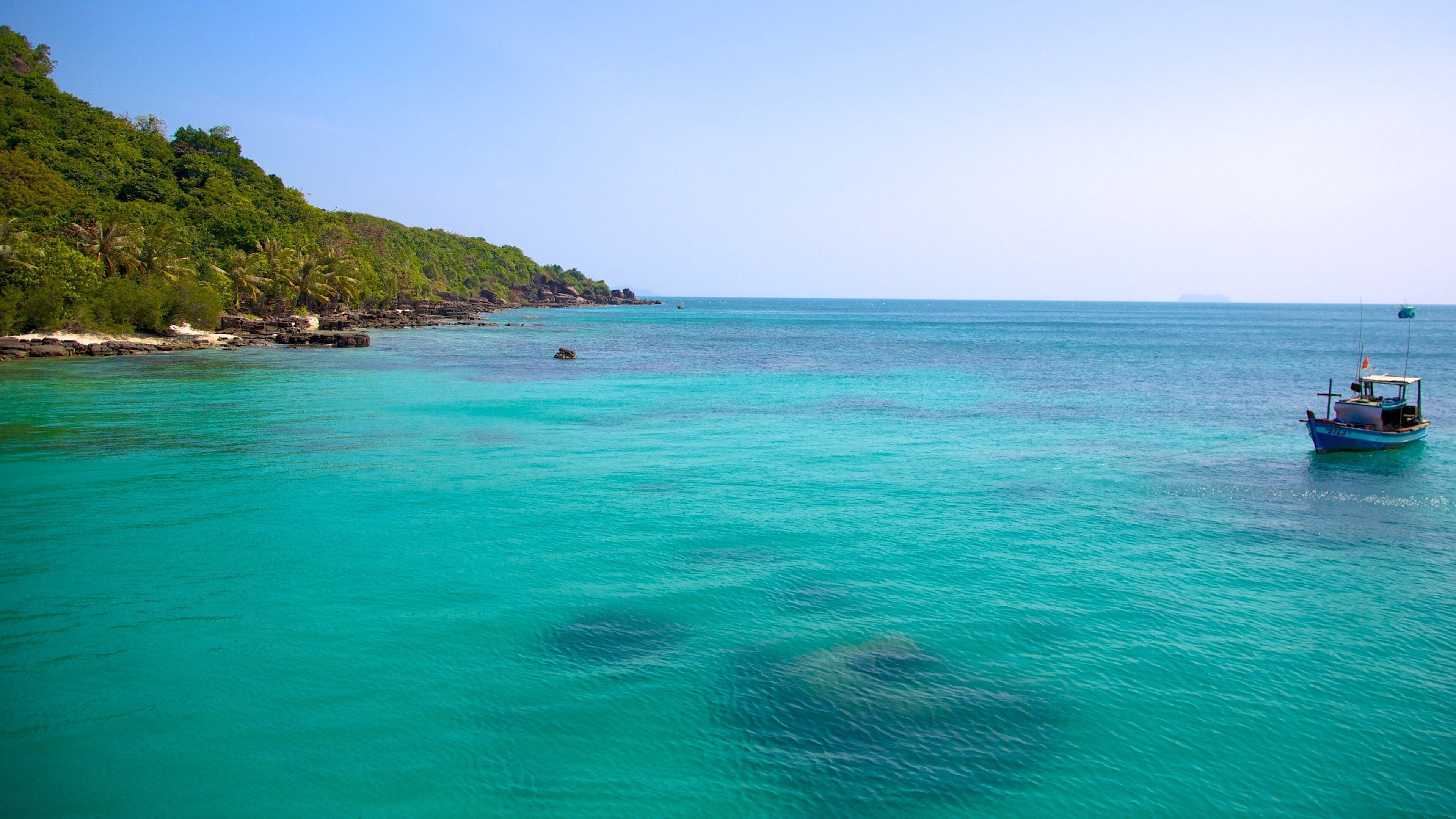 Phu Quoc showing boating, general coastal views and tropical scenes