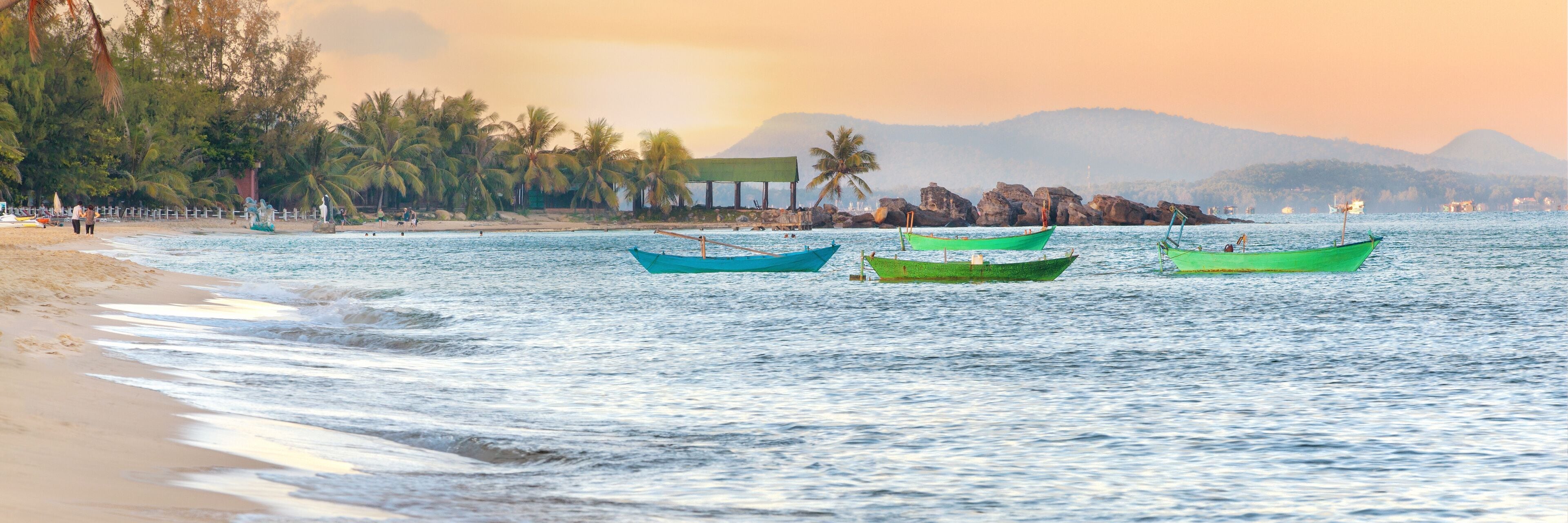 Dreamy glowing sunset seascape