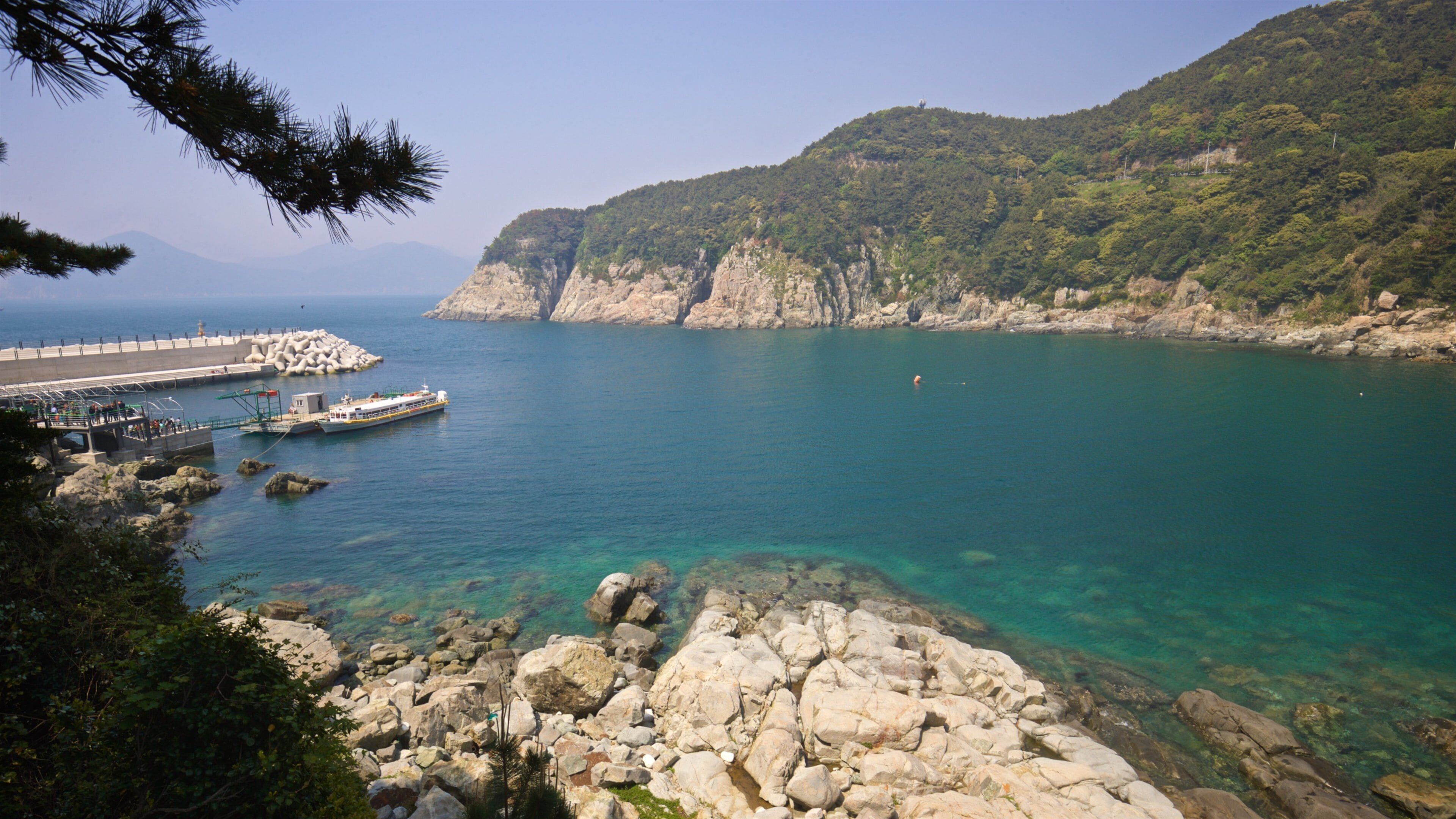 Geoje which includes rugged coastline and general coastal views