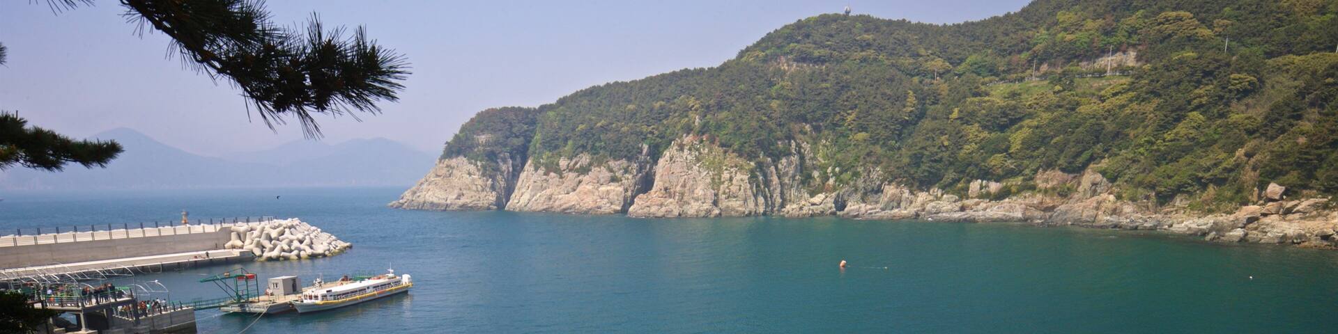 Geoje which includes rugged coastline and general coastal views