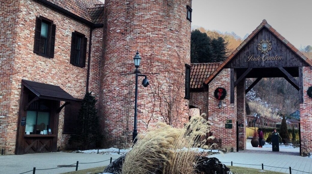 Take a visit to this garden if you are a fan to the drama "That Winter the Wind Blows". Picture shows the mansion featured in the drama.