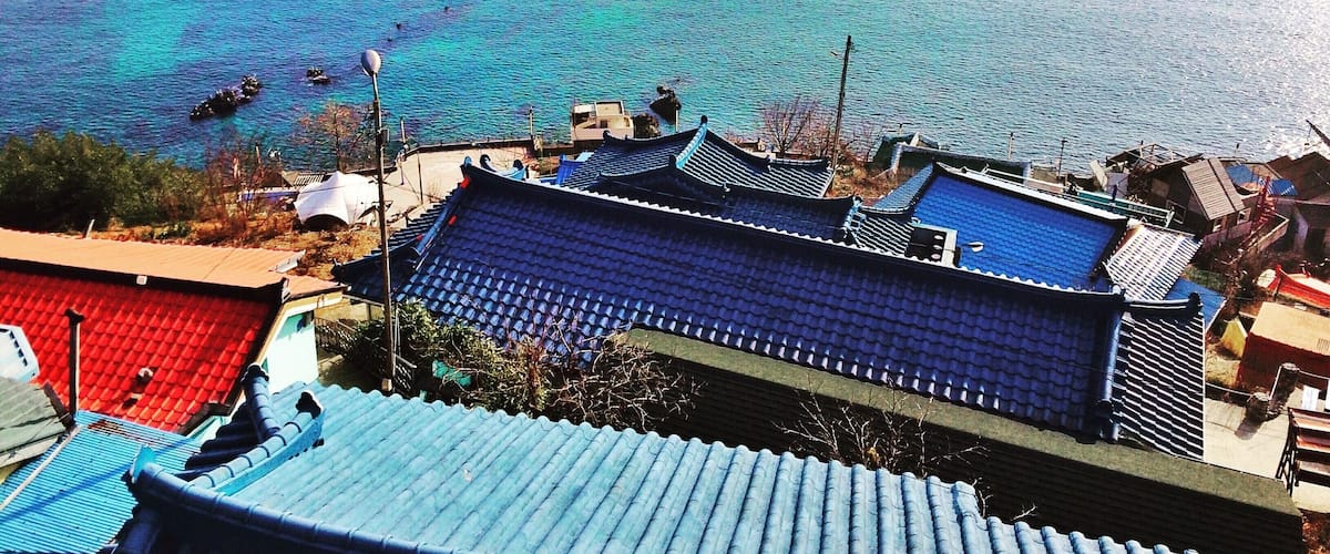 Blue roofs, Blue ocean