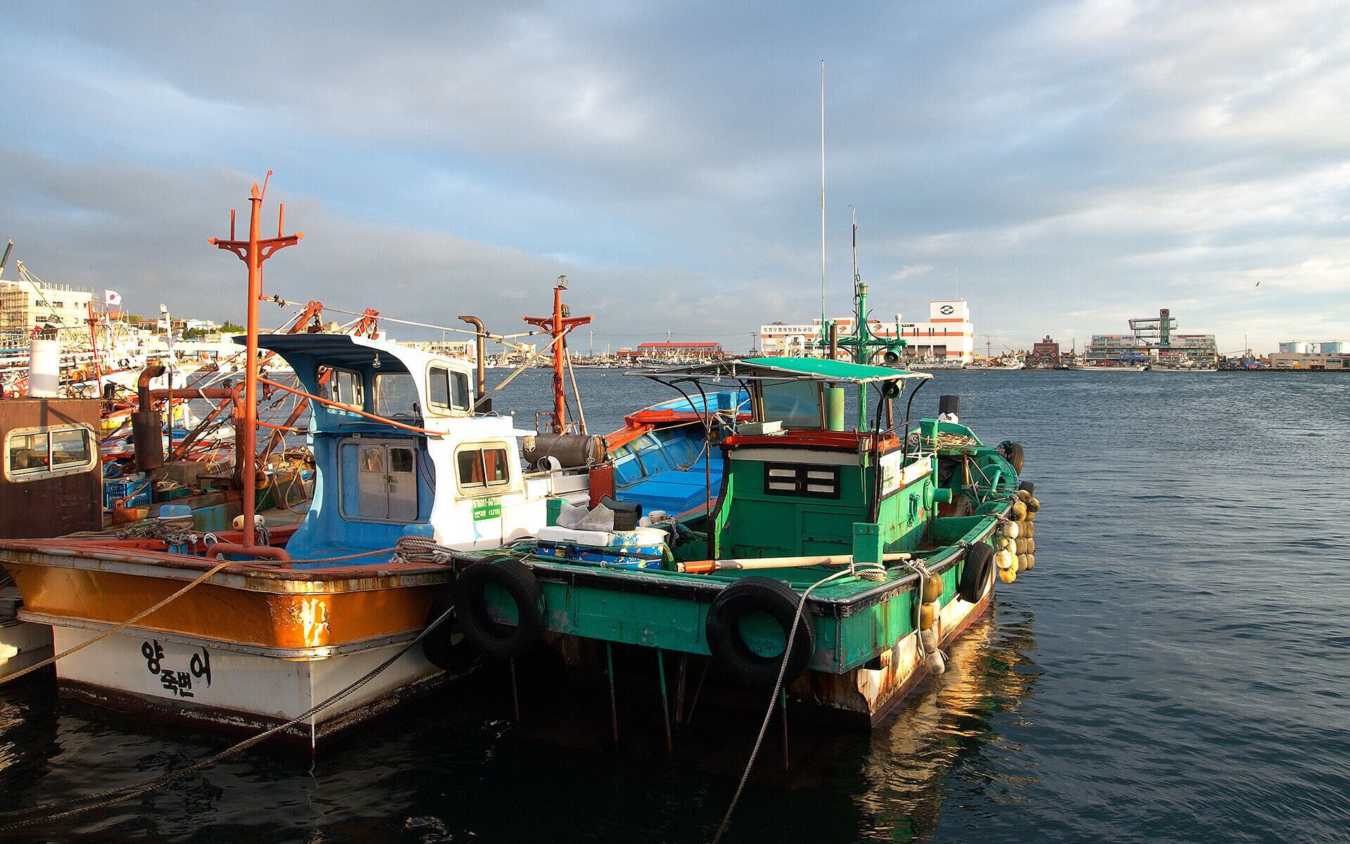 500px provided description: JukByeon. [#Dock ,#Far East]