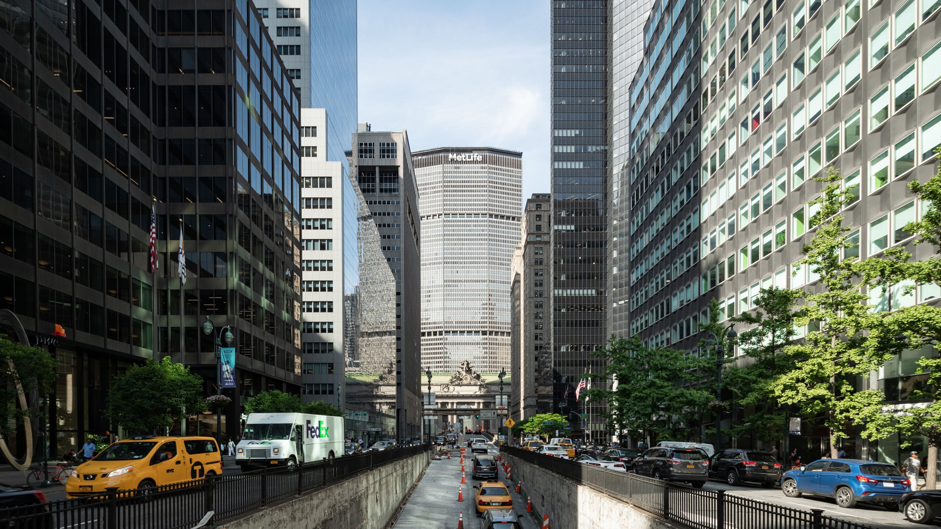 Murray Hill showing street scenes and a city