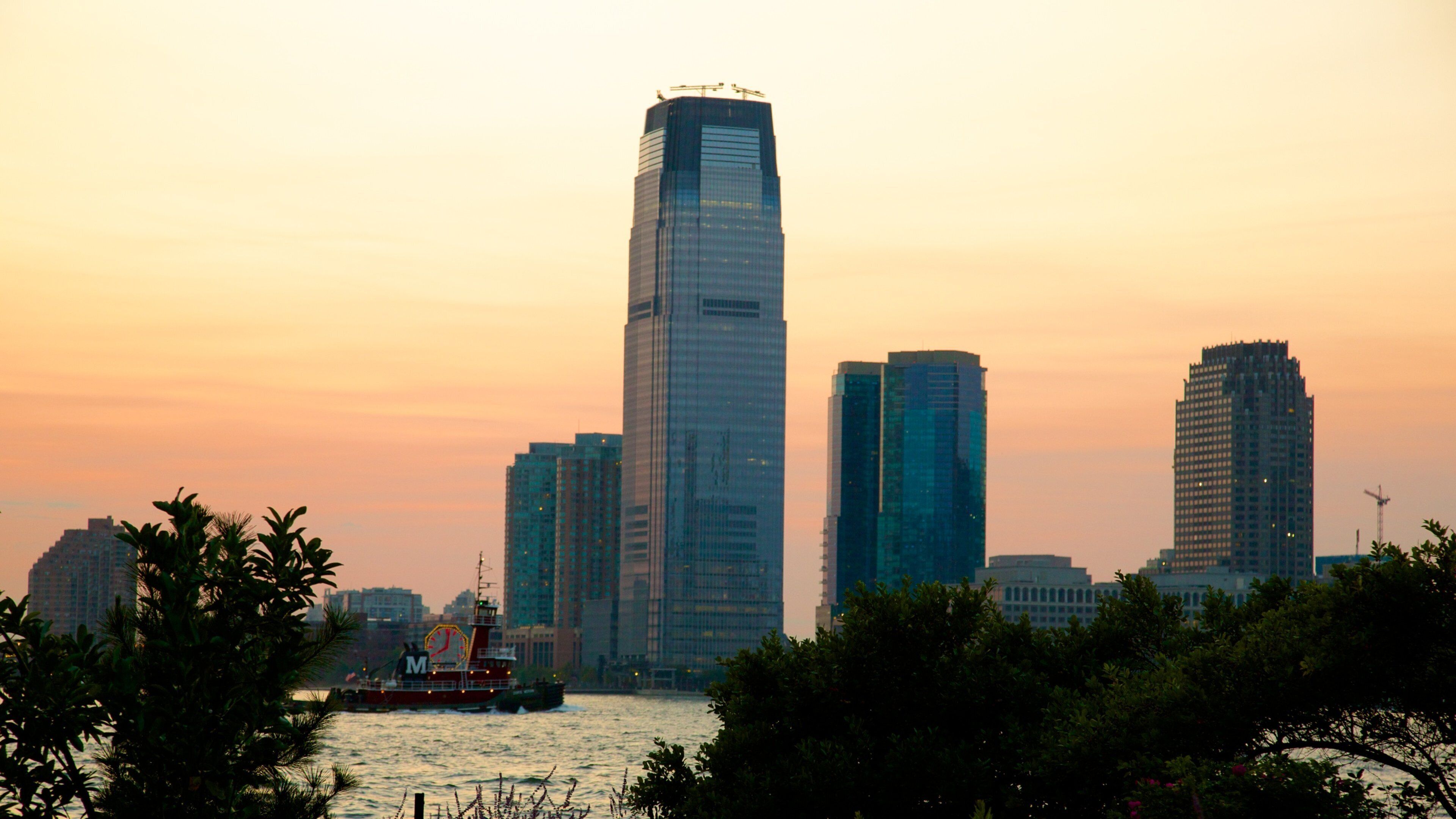 World Financial Center som inkluderar en stad och en solnedgång