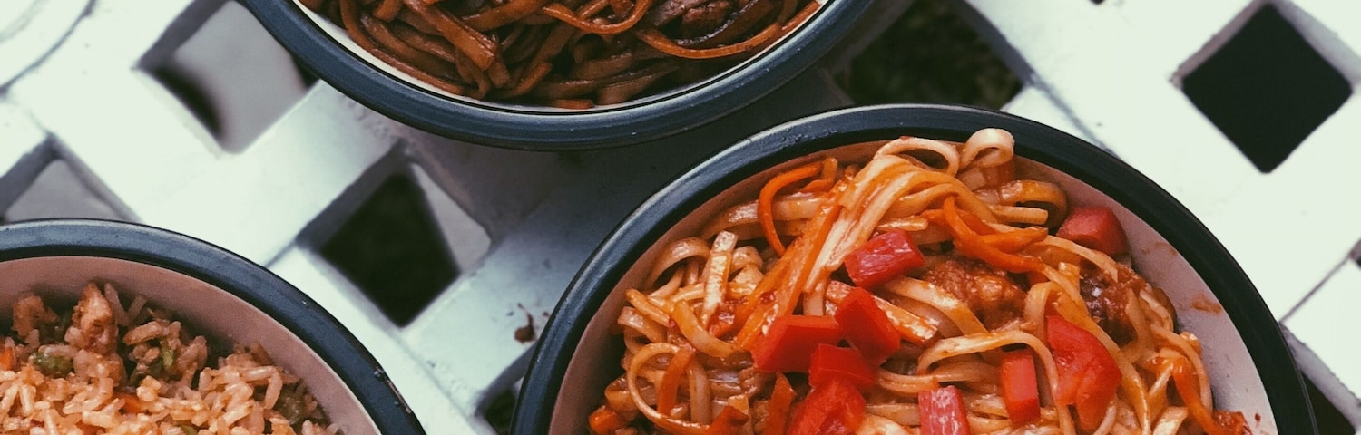 Tried @boxonoodlessl today and it was totally worth for the price of 500-600 bucks per bowl.
Geisha was the best with Teriyaki chicken and kang kung!so so good that wanted to have another one though the portion is filling af.
The gong was super fine with chunks of sweet & sour fish topped with bell pepper!
Them noodles were great but the rice was the flop which it didn’t have any extra element so ordinary rice with some chicken and prawns here and there though the menu says it’s Indonesian rice(Jakarta Jumble)
Loved the ambiance and definitely recommending ❤️
#Trover #Troverfoodie #foodie #food #Colombo #SriLanka