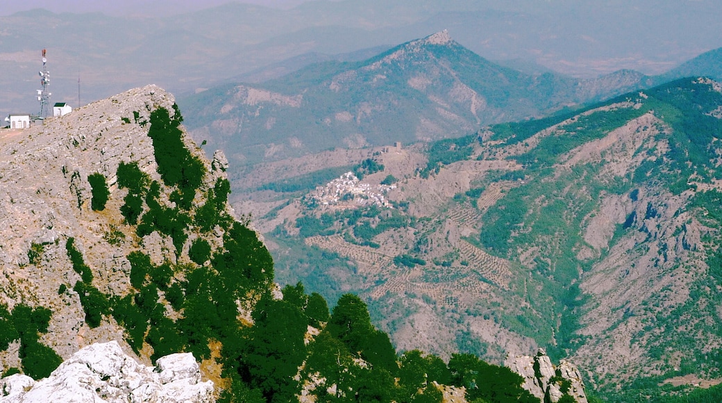Blick vom Yelmo auf Segura de la Sierra. See more about in a related article (DE) of my travelblog.