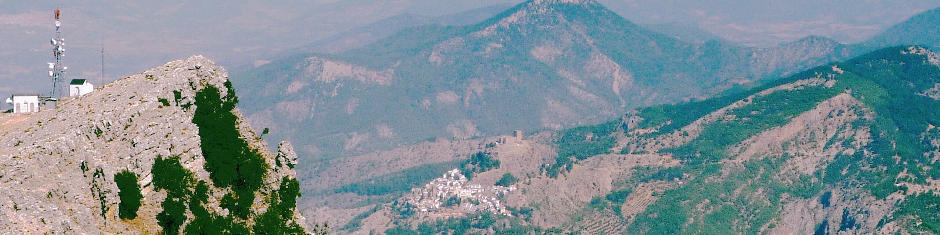 Blick vom Yelmo auf Segura de la Sierra. See more about in a related article (DE) of my travelblog.