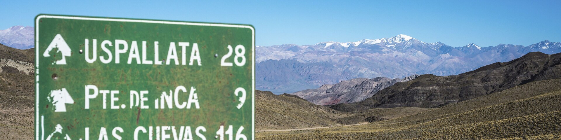 Una señal verde con indicaciones hacia Uspallata 28, Pte. de NCA 9 y Las Cuevas 116.