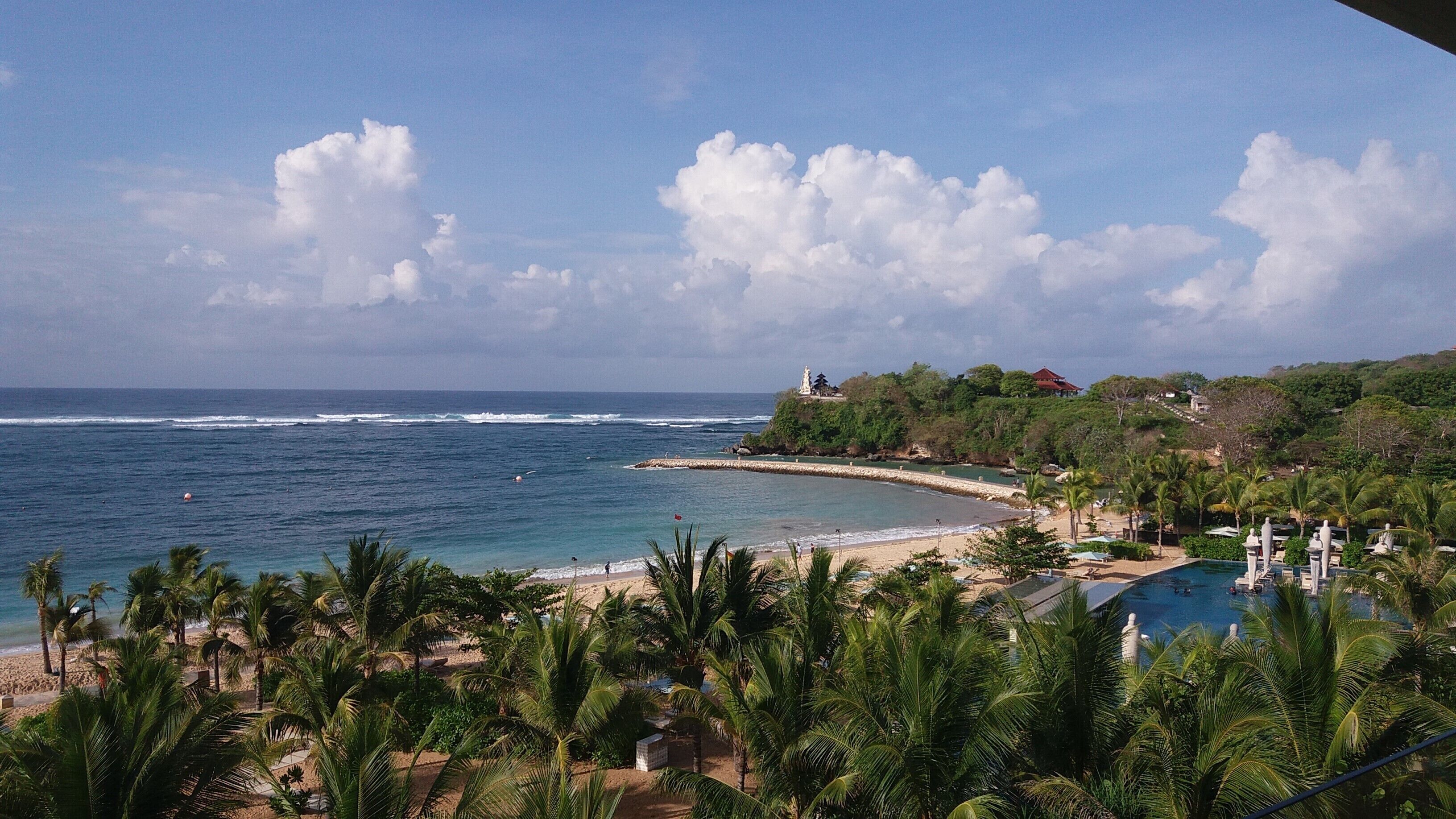 #LifeAtExpedia 

Life is great by the sea. Toes in the sand. Waves rolling in. Feeling the breeze.

Let the beach set you free