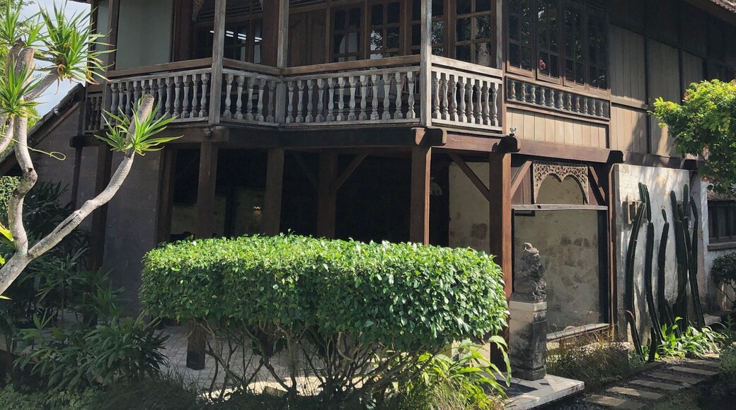 Our accommodation in Bali ; nice one bedroom villa at inexpensive price. A good place to stay to explore Bali