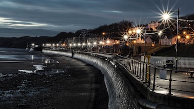 Early morning shoot by the seafront waiting for the sun up.