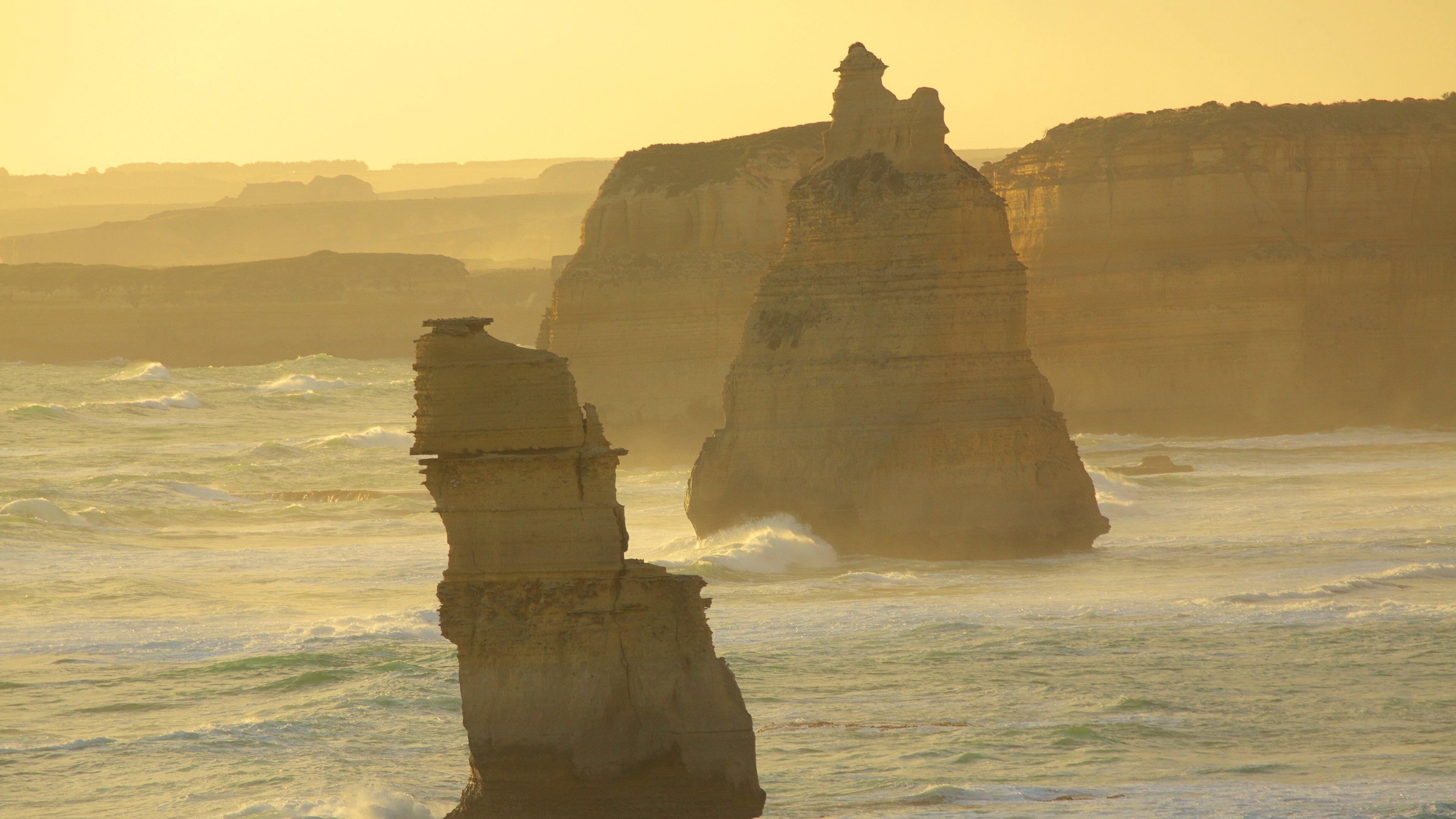 12 人の使途 フィーチャー 夕焼け と 海岸線の眺め
