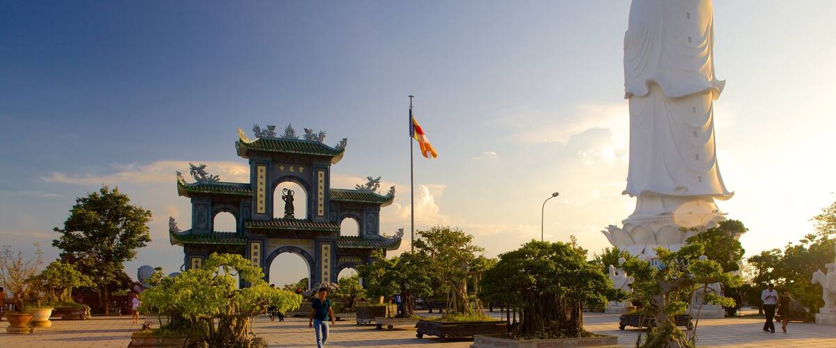 Son Tra Mountain featuring a statue or sculpture