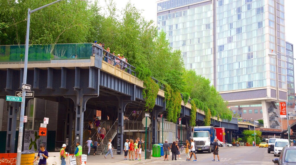 The High Line Park og byder på gadeliv, en park og en by