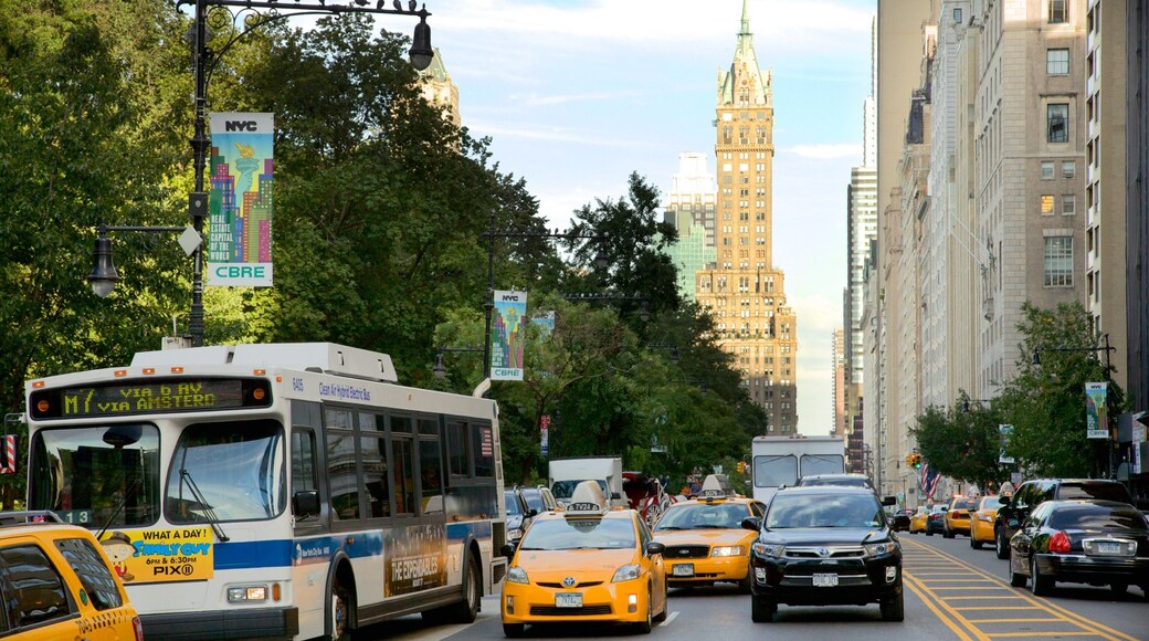 Columbus Circle fasiliteter samt gatescener og by