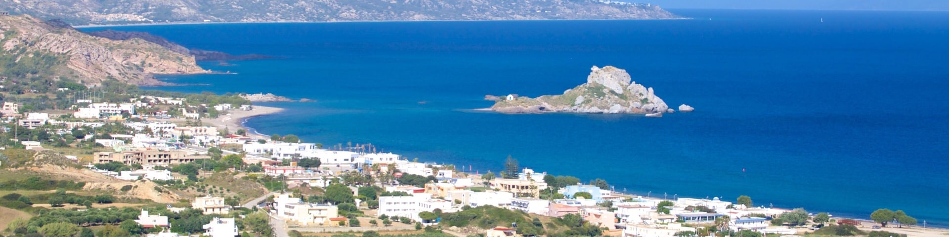 Kefalos que inclui uma cidade litorânea