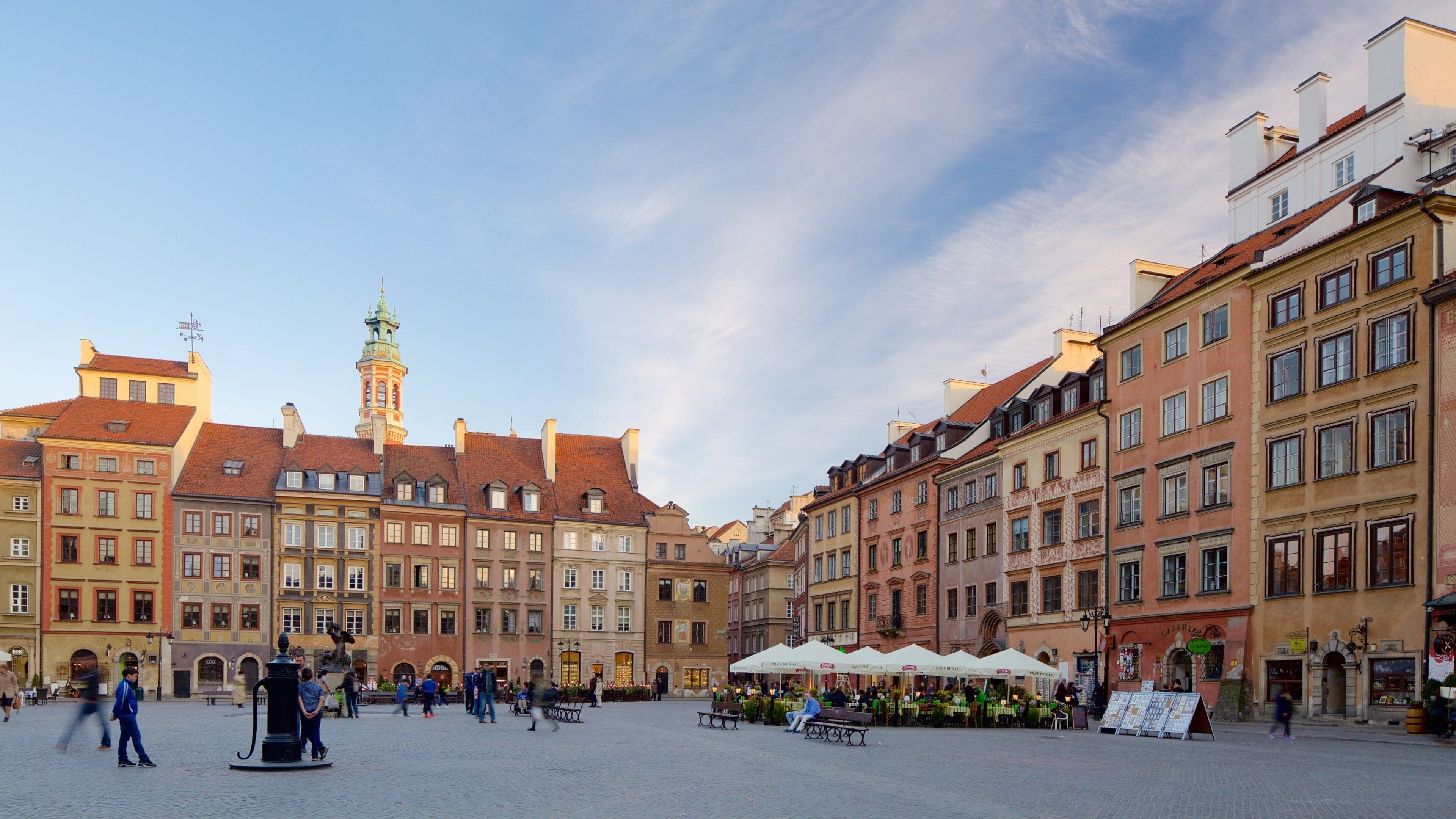 Old Town Market Place showing a square or plaza and heritage elements