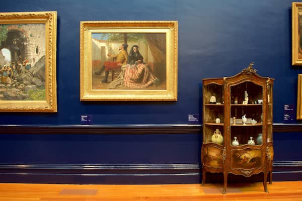 Bendigo Art Gallery featuring interior views