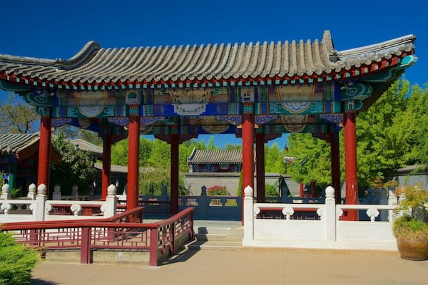 Golden Dragon Museum which includes heritage elements