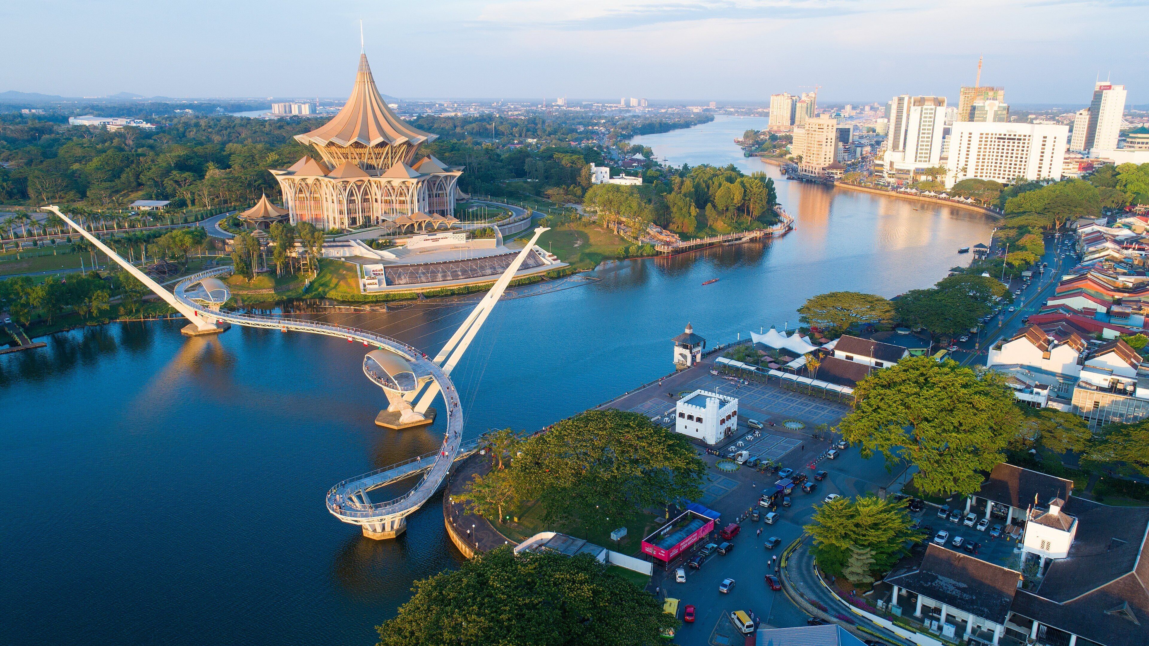Kuching featuring heritage architecture, landscape views and a bridge