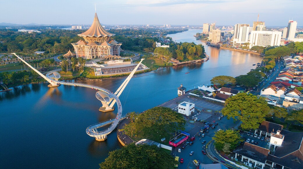Kuching featuring heritage architecture, landscape views and a bridge