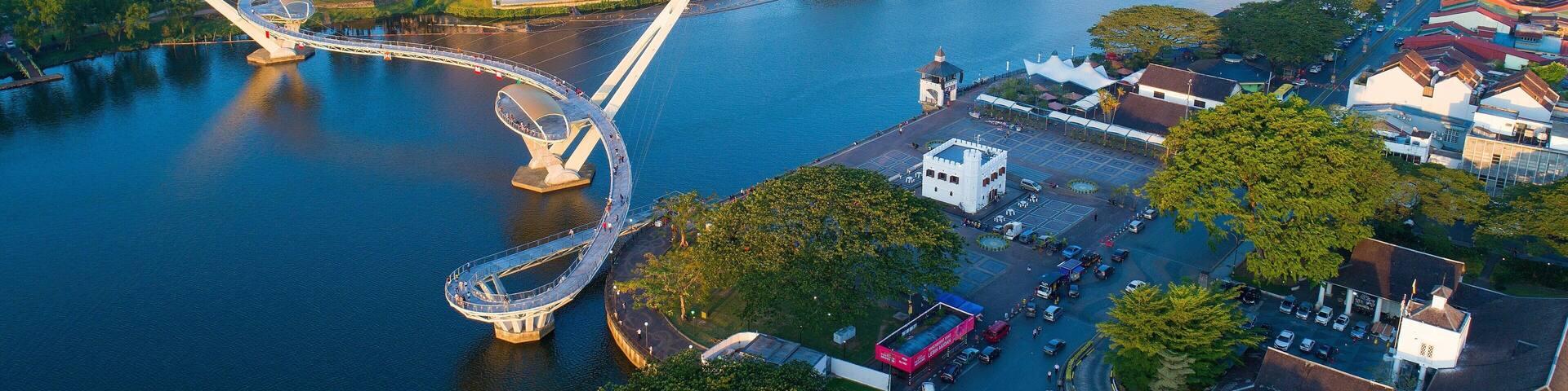 Kuching featuring heritage architecture, landscape views and a bridge